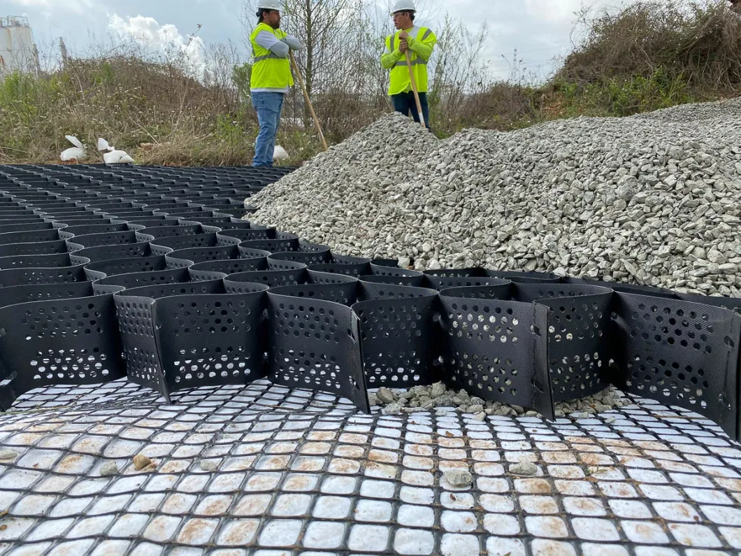 HDPE çakıl ızgara malzeme sistemi yol için dokulu geocell yol güçlendirme için çim ağ döşeme 0