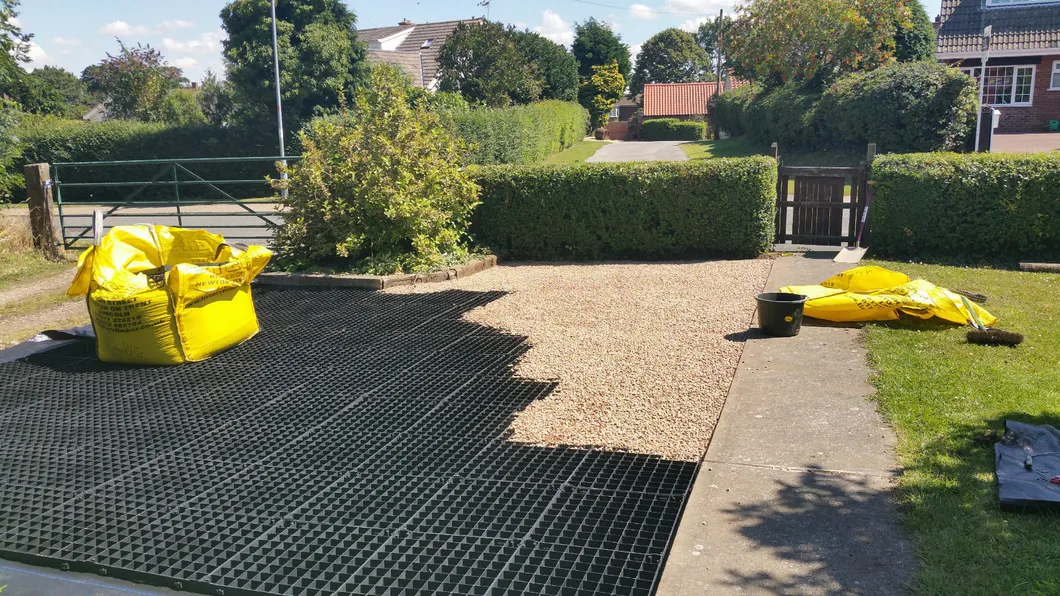 HDPE Plastik Çim Stabilizatör Ağı Park Alanı Dış Çatı Bahçe Permeable Pavers Bağlantılı 10