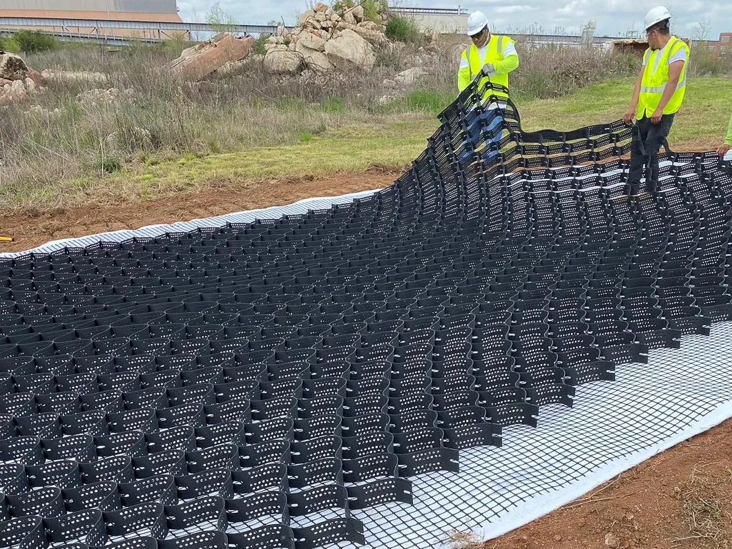 Yüksek bal çekirdeği Siyah HDPE Geocell Güçlendirme Yol için Çakıl Stabilizer Şebeke Destek Duvar Döşeme 8