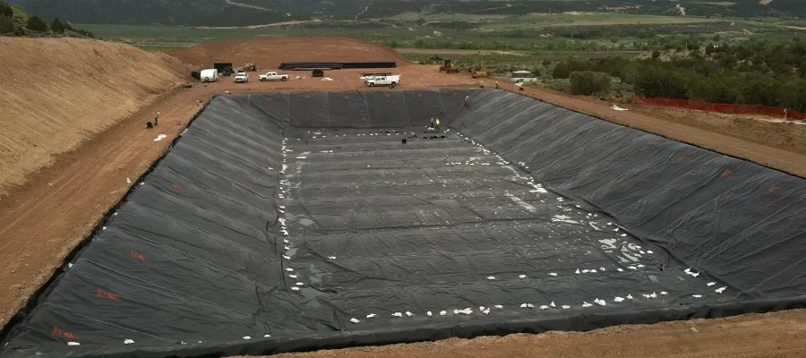 Dış Mekan Polietilen Balık Çiftliği Jeomembran Havuz Astarı HDPE Bariyer Astarı Büyük Havuz Astarı Su Geçirmez Jeomembran Havuz Astarı 3
