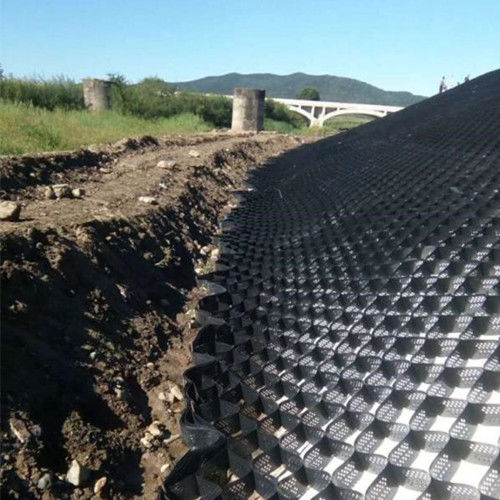 Yüksek yol için dokulanmış pürüzsüz HDPE plastik geocell 1.1mm 1.8mm kalınlığı