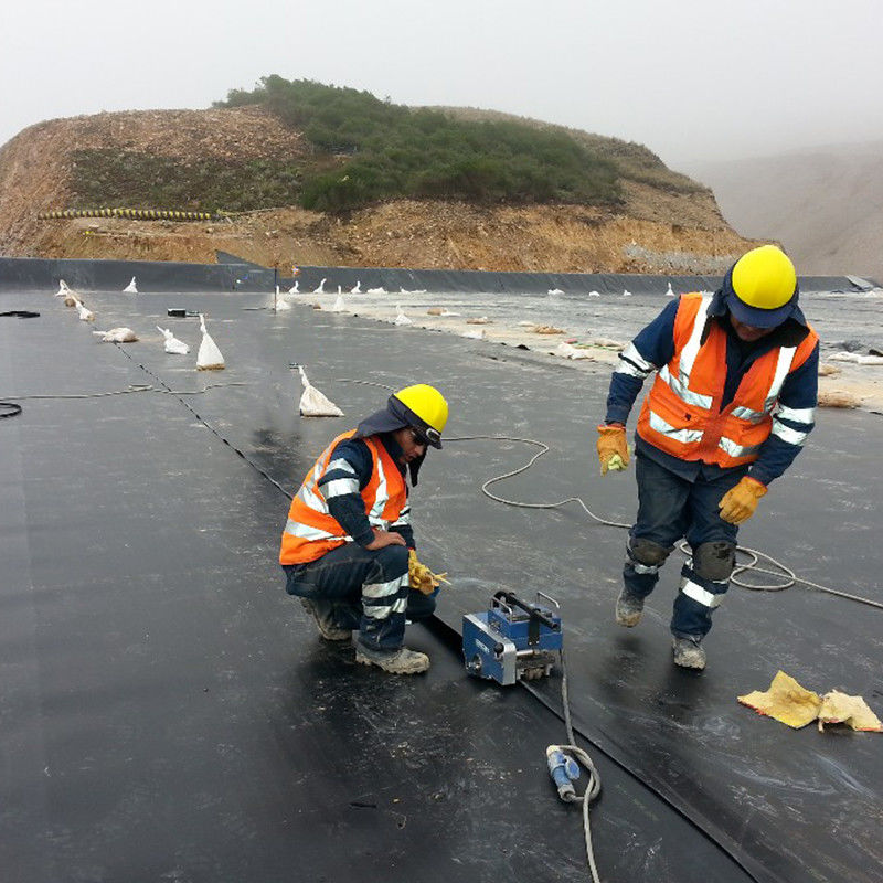 % 100 bakire malzeme ASTM Standard GM13 HDPE Geomembrane Liner 0.3mm 0.5mm 1.0mm 1.5mm 2.0mm Çöplük / Karides Havuzu için