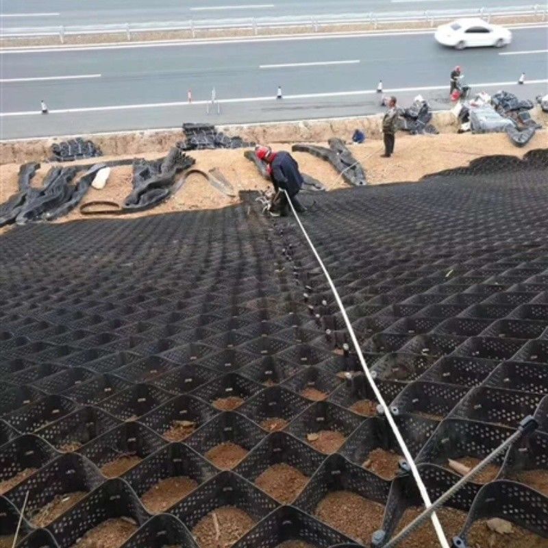 Yüksek bal çekirdeği Siyah HDPE Geocell Güçlendirme Yol için Çakıl Stabilizer Şebeke Destek Duvar Döşeme