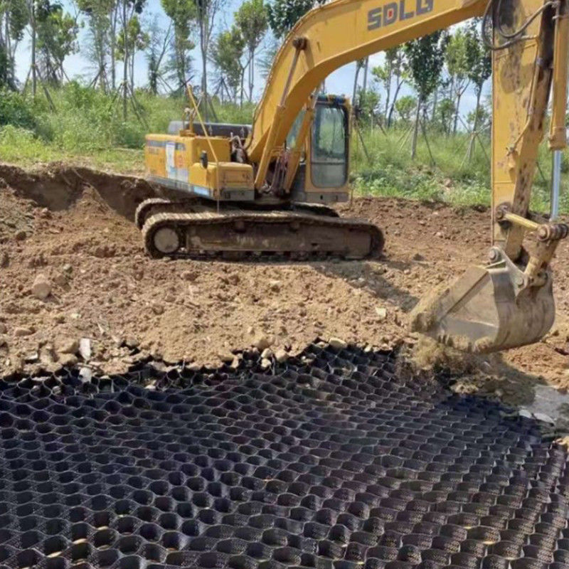Deliklerle dokulanmış yüksek hücresel koruma sistemi bal kovanı HDPE Geocell Yol için Temel Eğitme Koruma Park Alanı Araç Yolü Destek Duvarı