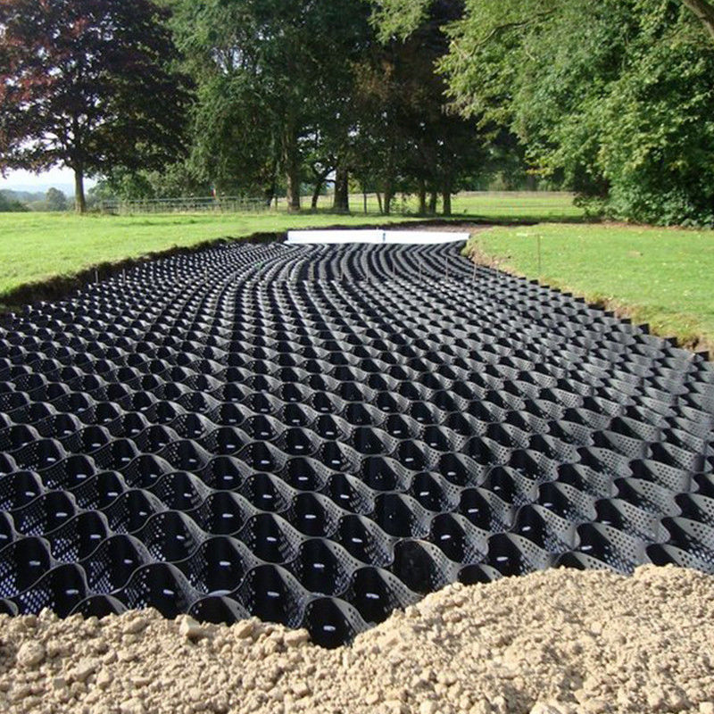 Deliklerle dokulanmış yüksek hücresel koruma sistemi bal kovanı HDPE Geocell Yol için Temel Eğitme Koruma Park Alanı Araç Yolü Destek Duvarı