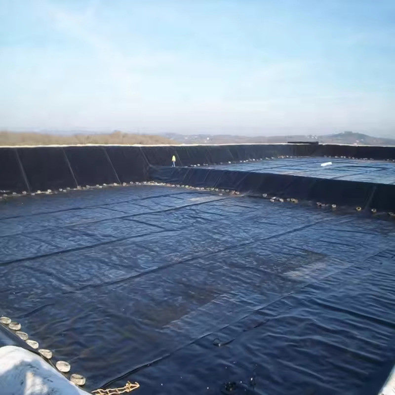 Uzun Sürekli Anti-UV Geomembran Havuz Liner Balık Çiftliği Yapay Göl Kullanımı için Kara Film
