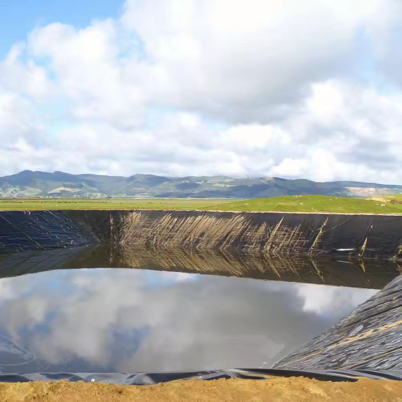 Balık Yetiştiriciliği, Su Ürünleri Havuzları, Su Depolama Rezervuarları ve Baraj Su Yalıtımı için Yüksek Kaliteli Siyah HDPE Geomembran Gölet Astarı 0,5 mm – 2,0 mm