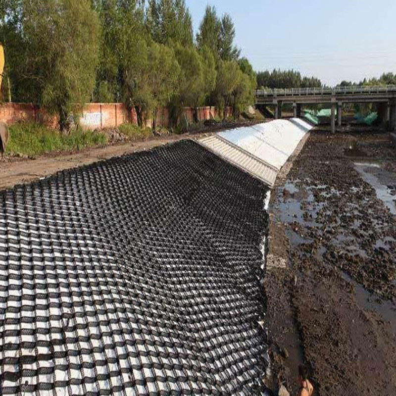 HDPE Plastik Geocell Döşeme Şebeke Siyah HDPE Geocell Yumuşak Bodrum Güçlendirme için Düşük Maliyetli Çakıl Stabilizer Geocell Yol İnşaatında