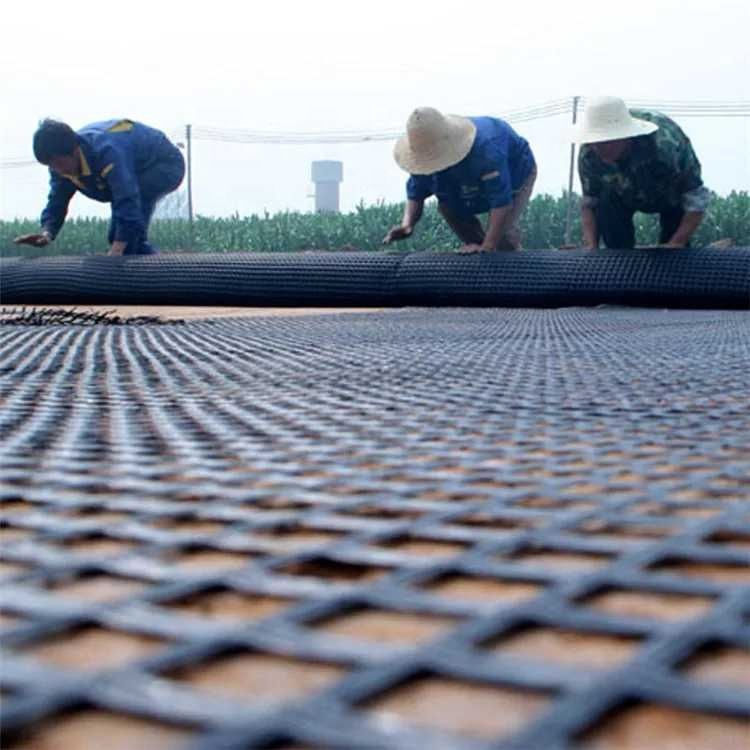 Yüksek Çekme Mukavemetli Biaxial Plastik Örgü 30kN/m Siyah PP/ PET Geogrid Toprak Güçlendirme ve Yol Tabanı Stabilizasyonu İçin
