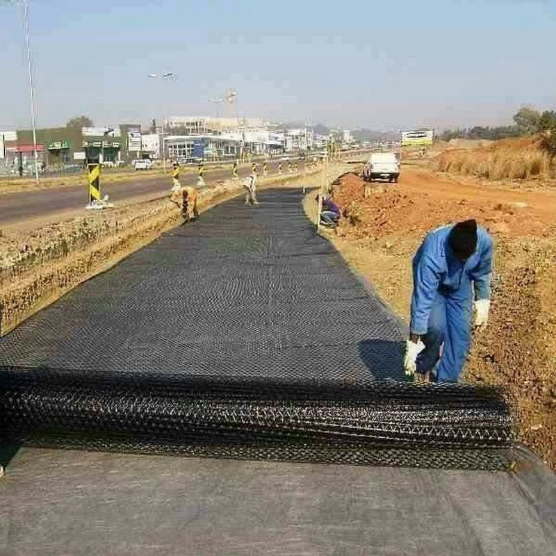 Yüksek Çekme Mukavemetli Biaxial Plastik Örgü 30kN/m Siyah PP/ PET Geogrid Toprak Güçlendirme ve Yol Tabanı Stabilizasyonu İçin