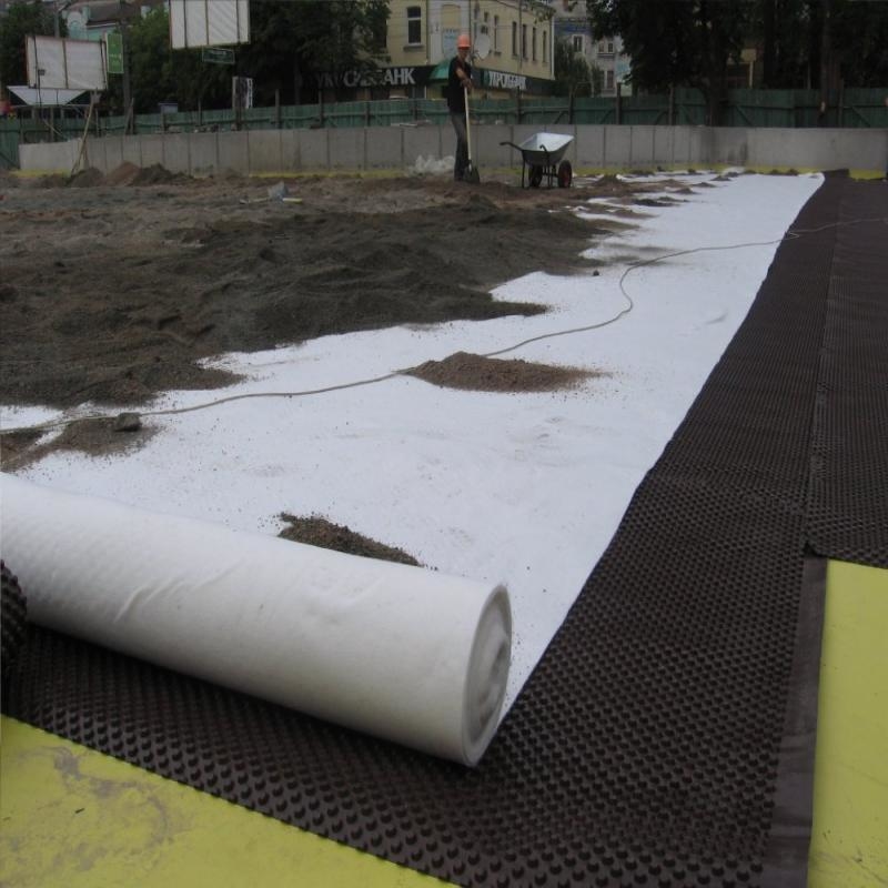 Yüksek Kaliteli Jeotekstil Kanal Kumaş Beyaz Siyah Kumaş Kısa ve Filament Dikişsiz İğne İnşaat için Geotekstil