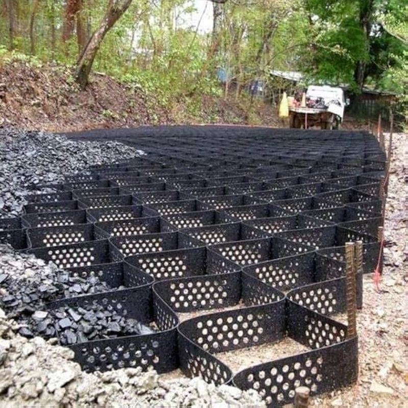 Delikli Dokulu HDPE Geocell Yüksek Hücresel Sınırlama Sistemi Petek HDPE Geocell Yol Temeli Şev Koruma Otopark Araba Yolu İstinat Duvarı İçin