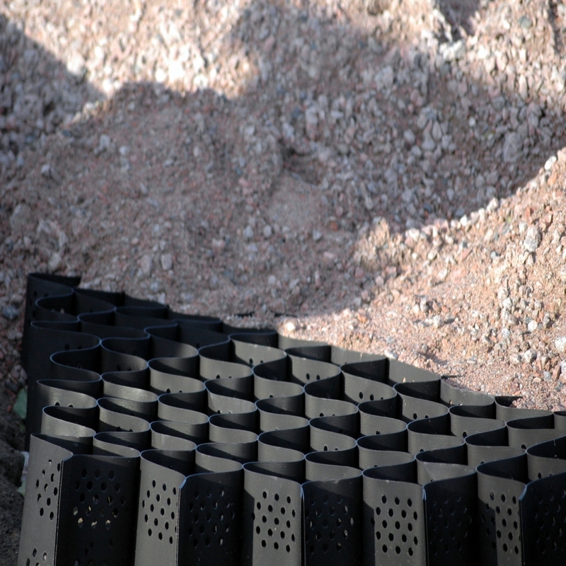 Delikli Dokulu HDPE Geocell Yüksek Hücresel Sınırlama Sistemi Petek HDPE Geocell Yol Temeli Şev Koruma Otopark Araba Yolu İstinat Duvarı İçin