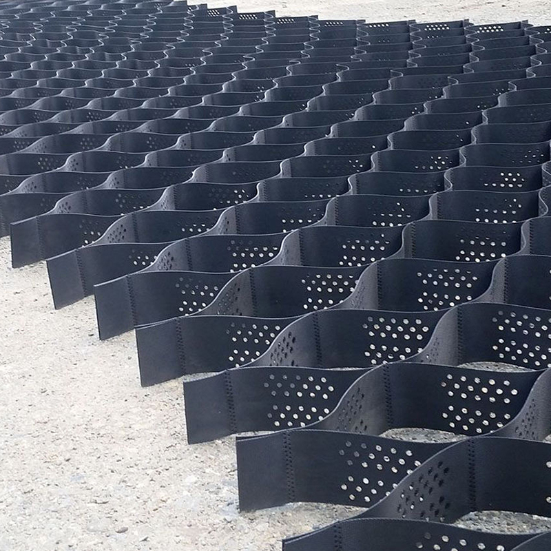 Yürüyüş yolunun istikrarı, yol tabanının güçlendirilmesi, otopark ve yamaç koruması için dokulanmış ve delikli HDPE Plastik Geocell Çakıl Ağı