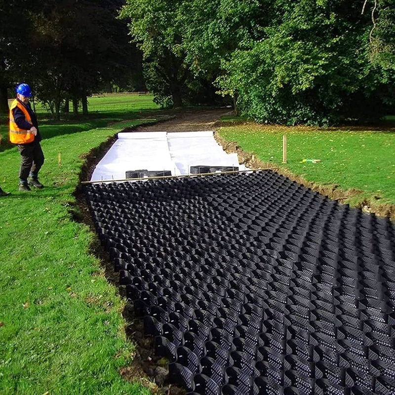Dayanıklı HDPE Geogözeler Pürüzsüz Yüzey HDPE Geogözeler Otoparklar için Erozyon Kontrolü için Eğimler İstinat Duvarı Desteği