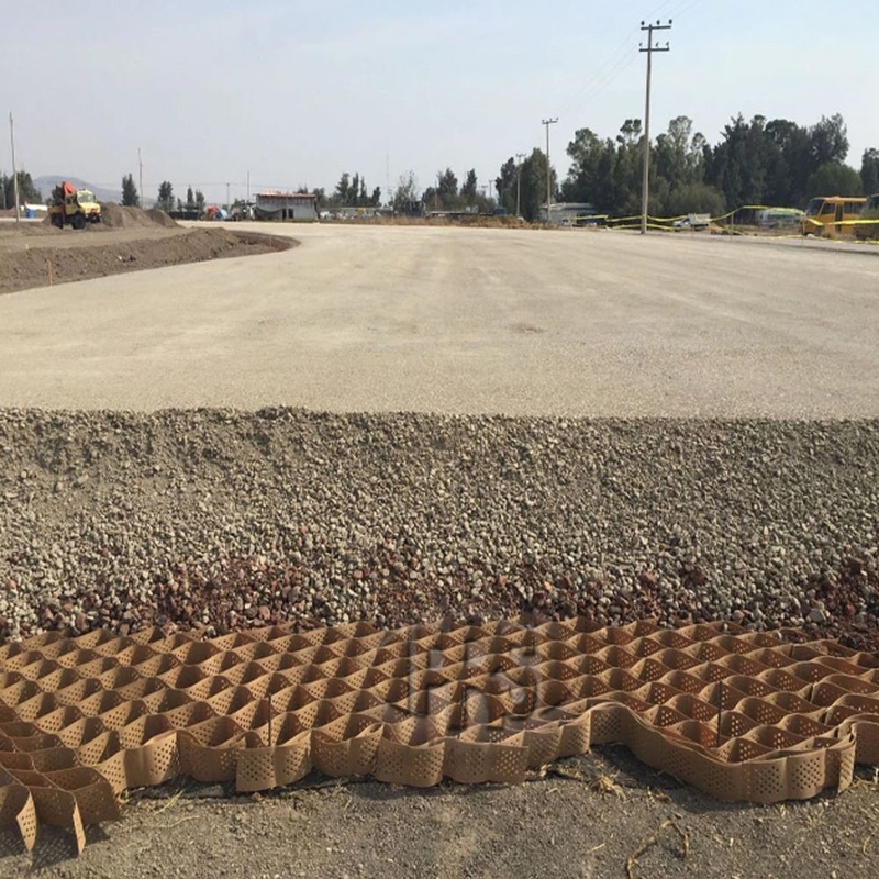 Dayanıklı HDPE Geogözeler Pürüzsüz Yüzey HDPE Geogözeler Otoparklar için Erozyon Kontrolü için Eğimler İstinat Duvarı Desteği