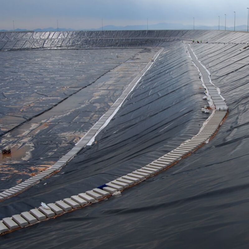 0.75mm HDPE Endüstriyel Jeozar, Balık Çiftliği Havuz Astarı Su Yalıtımı Uygulamaları Baraj Dolgusu