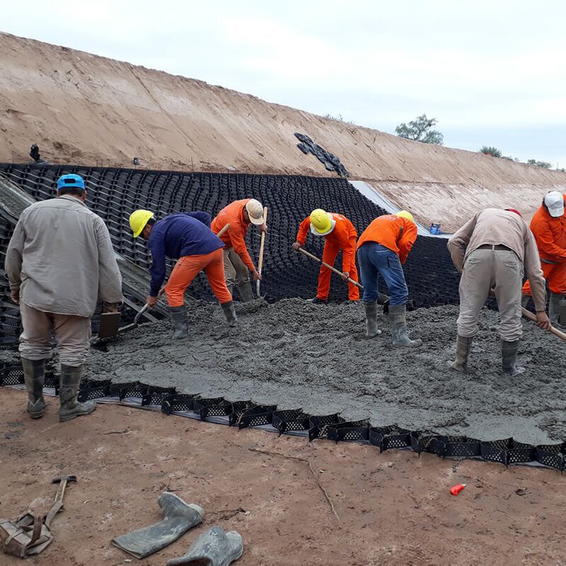 HDPE Geocell Plastik Giriş Yolları Çakıl HDPE Geocell Toprak Kontrolü Yollar için Yol Güçlendirme Eğim Koruma Erozyon Kontrol Çakıl Otoyol